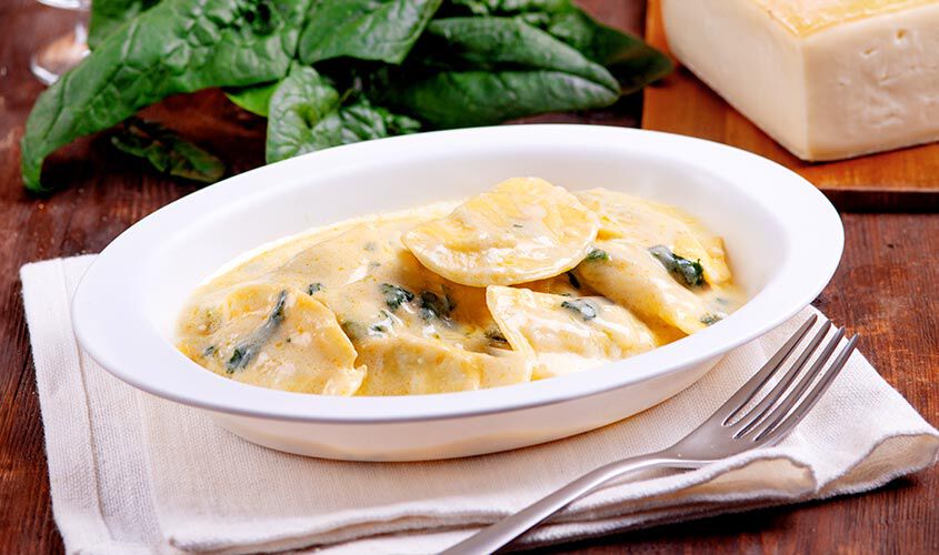 Ristopiatti: i primi piatti gourmet - "I Ristopiatti" Mezzelune con Salsa ai Formaggi e Spinaci