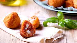 Stuzzichini per aperitivo e finger food - Mini Arancini di Riso