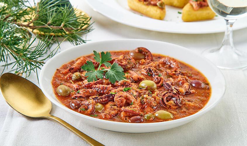 Specialità di pesce - Riccioli di polpo con olive e capperi