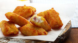 Pur&egrave; e specialit&agrave; di patate - Tasche di patate con prosciutto e mozzarella