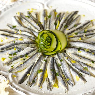 Specialit&agrave; di pesce - Filetti di alici marinate