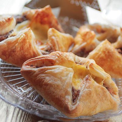 Stuzzichini per aperitivo e finger food - Le Sfogliatine Radicchio e Brie