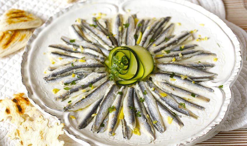 Specialit&agrave; di pesce - Filetti di alici marinate