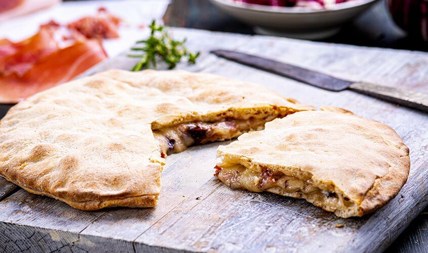 Pane e prodotti da forno - Pizza Focaccia Radicchio, Speck e Provola