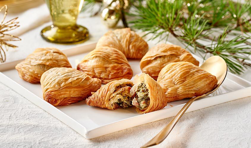 Stuzzichini per aperitivo e finger food - Mini Sfogliatelle Salsiccia e Friarielli