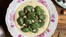 Quenelle di ricotta e spinaci su crema di cannellini e ceci Bofrost